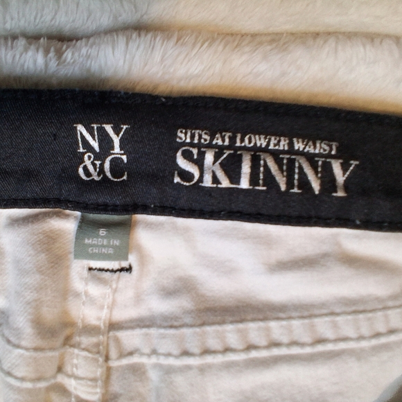 NWOT New York & Company SITS AT LOWER WAIST  Skinny Jeans - Picture 5 of 8